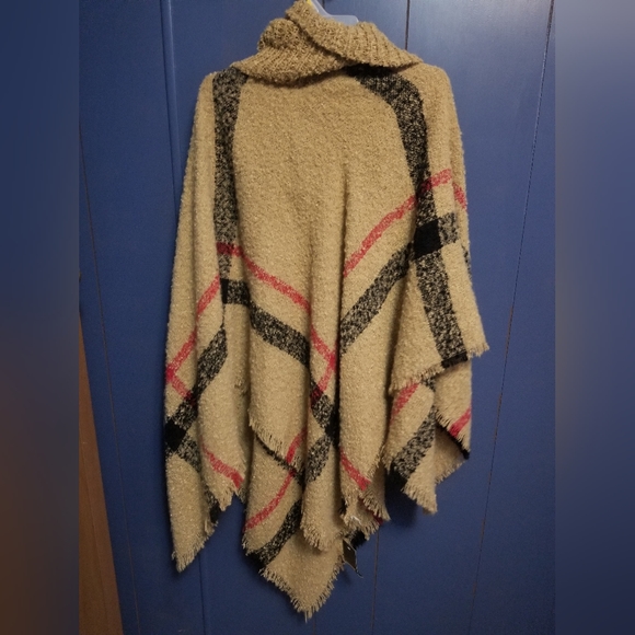 Woman's Plaid Poncho - Picture 1 of 5